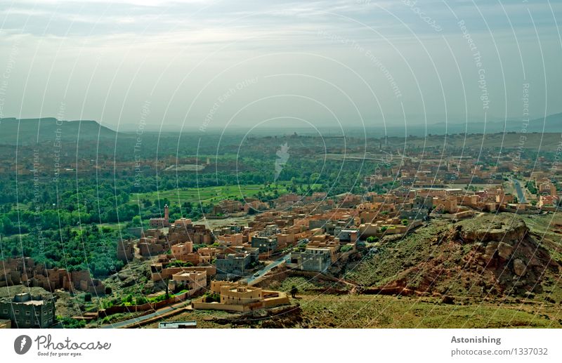 weites Marokko Umwelt Natur Landschaft Himmel Horizont Sommer Wetter Nebel Pflanze Baum Wiese Wald Hügel Stadt Haus Hütte Straße dunkel niedlich blau grün Ferne