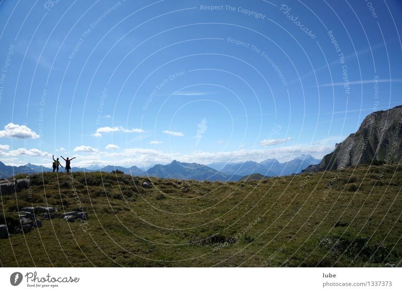 Haaaallo wandern 2 Mensch Umwelt Natur Landschaft Himmel Sommer Klima Schönes Wetter Felsen Alpen Berge u. Gebirge blau winken horizontal Horizont Ferne