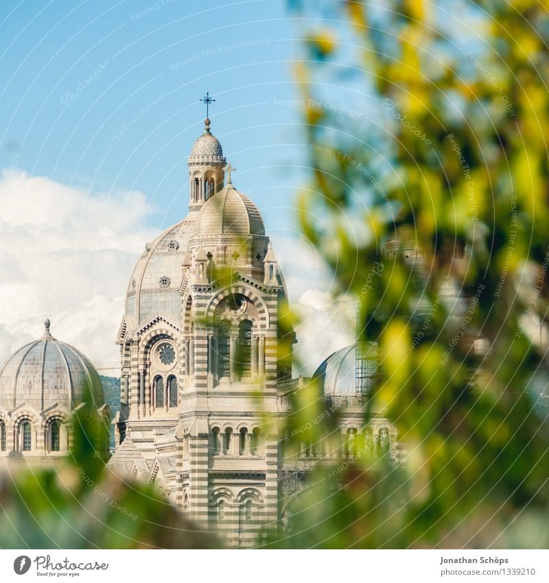 Cathédrale Sainte-Marie-Majeure de Marseille I Stadt Hafenstadt Stadtzentrum Altstadt Skyline Kirche Dom ästhetisch Religion & Glaube Kirchturm Kirchturmspitze