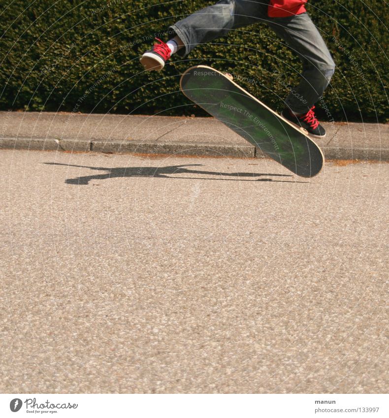 Skate it! III Skateboarding schwarz rot Sport Freizeit & Hobby Gesundheit springen Kind Funsport Asphalt Kies Straßenbelag Streetskater Olli Schatten sportlich