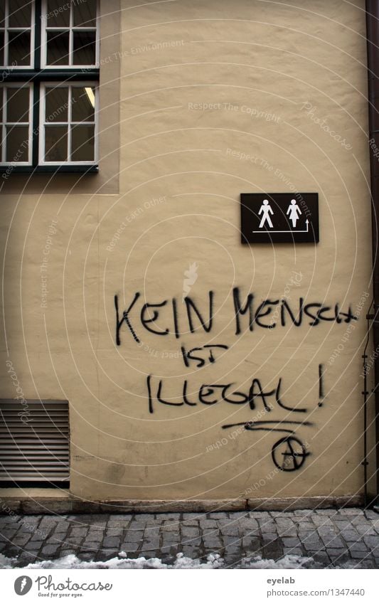 Kein Mensch ist illegal Medien Stadtzentrum Altstadt Menschenleer Haus Gebäude Mauer Wand Fassade Fenster Stein Glas Zeichen Schriftzeichen Ornament