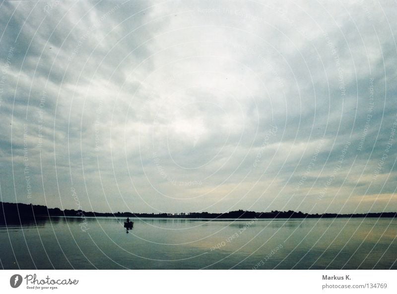 Petri Heil See Wolken Wald Angelrute Angeln Wasserfahrzeug Fischer Masuren Küste Netz Polen Natur