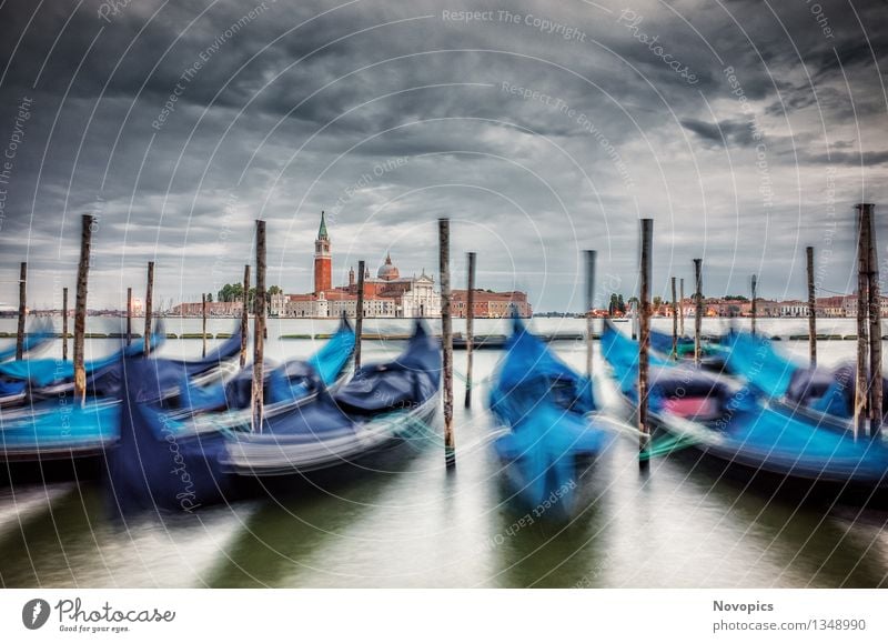 Expedition In Venezia XIX Wasser Wolken Stadt Architektur Verkehrsmittel Bootsfahrt Wasserfahrzeug blau rot Tradition Venedig Monolithsaeule Markusplatz