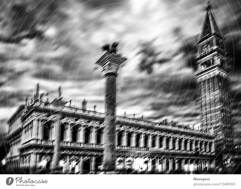 Expedition In Venezia XX Skulptur Architektur Kultur Wasser Wolken Stadt Brücke Wasserfahrzeug blau rot schwarz weiß Tradition Venedig Monolithsaeule Löwe