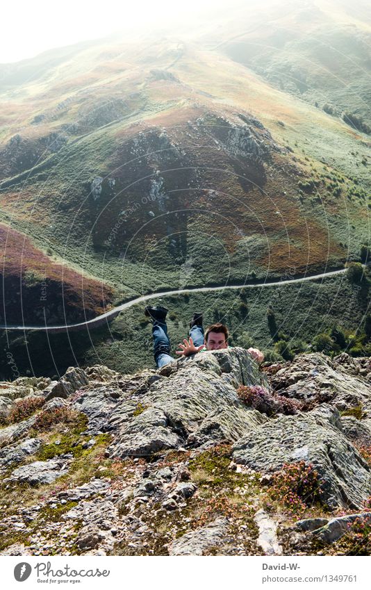 absturzgefahr Freizeit & Hobby Ferien & Urlaub & Reisen Abenteuer Mensch maskulin Mann Erwachsene Jugendliche Leben Hand Umwelt Natur Landschaft Hügel Felsen