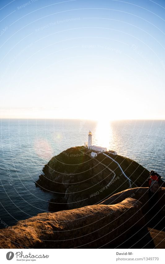 Leuchtturm bei Sonnenuntergang Meer Ozean leuchten Küste Wasser Außenaufnahme Farbfoto Himmel Landschaft Natur Ferien & Urlaub & Reisen Schönes Wetter Tourismus