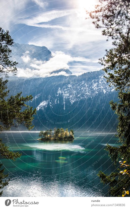 Bergsee Natur Landschaft Wasser Himmel Wolken Sonne Sonnenlicht Herbst Winter Baum Wald Berge u. Gebirge Schneebedeckte Gipfel Seeufer Insel Eibsee Holz atmen