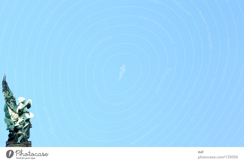 Profil Verlauf Skulptur Wahrzeichen Denkmal Himmel Moral blau Engel Blick beobachten Flügel