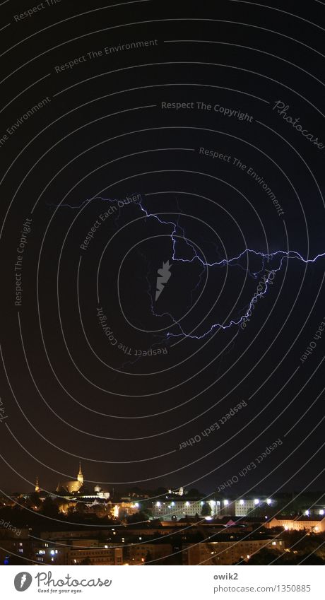 Fakten schaffen Nachthimmel Gewitter Blitze Bautzen Deutschland Kleinstadt Haus Kirche bedrohlich dunkel Ferne gigantisch groß laut lautstark Stadtsilhouette
