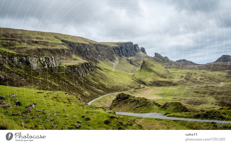 Quiraing auf Skye Natur Landschaft Urelemente Himmel Wolken Frühling Sommer Klima Wetter Wind Nebel Regen Pflanze Gras Sträucher Moos Blatt Hügel Felsen