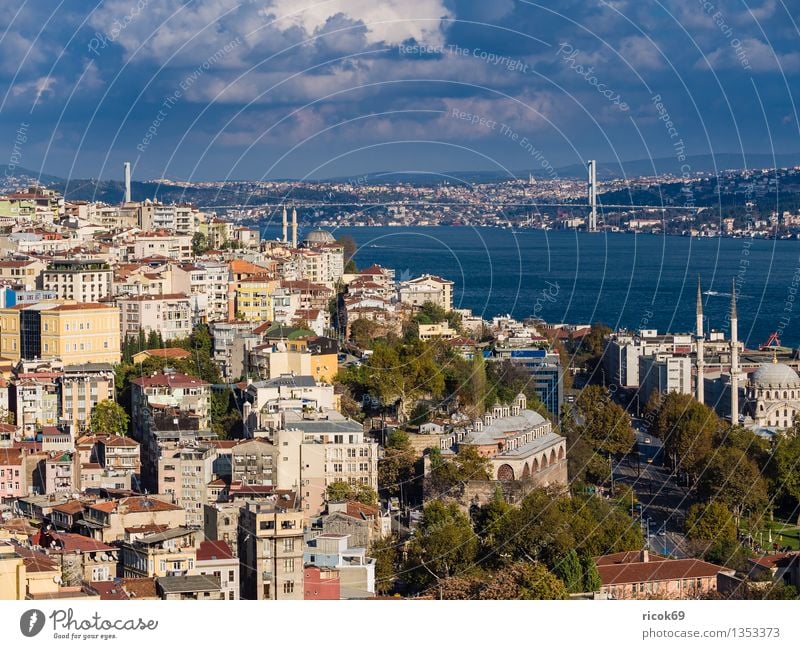 Istanbul Ferien & Urlaub & Reisen Haus Wasser Wolken Stadt Hafenstadt Stadtzentrum Brücke Gebäude Architektur Sehenswürdigkeit blau Tourismus Türkei Bosporus