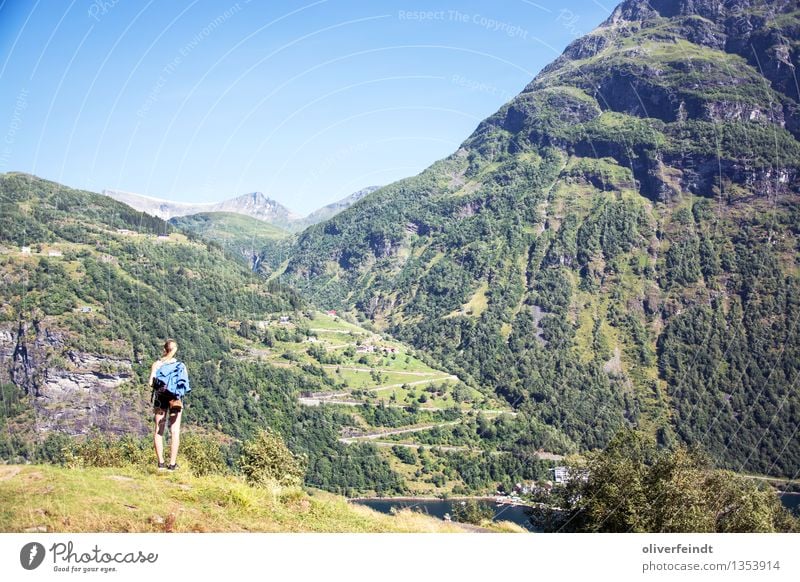 Norwegen XX - Geiranger Ferien & Urlaub & Reisen Ausflug Abenteuer Ferne Freiheit Expedition Sommer Sommerurlaub Berge u. Gebirge wandern Mensch feminin