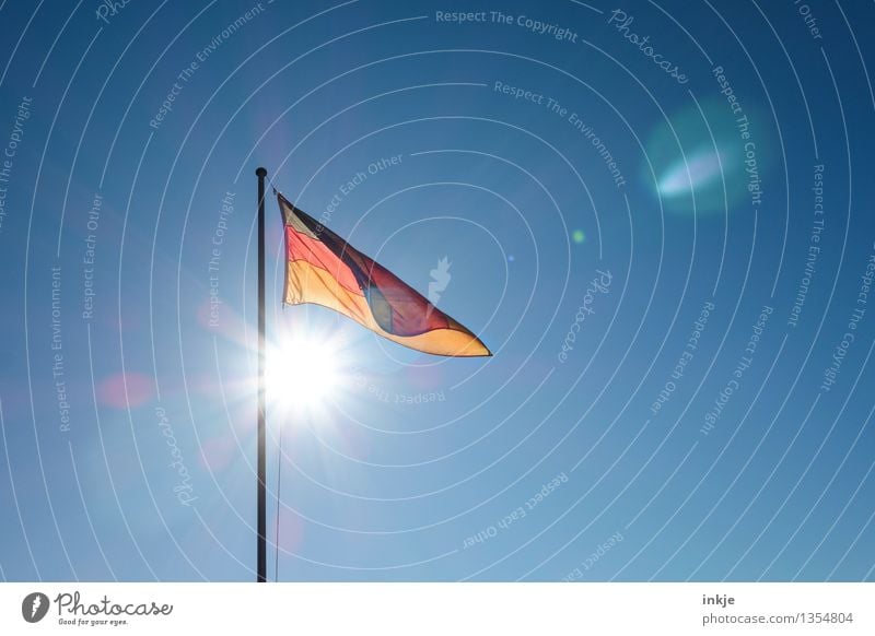 Guten Morgen, Ost, guten Morgen, West Himmel Wolkenloser Himmel Sonne Sonnenlicht Wind Streifen Fahne Deutsche Flagge oben positiv gold rot schwarz Gefühle