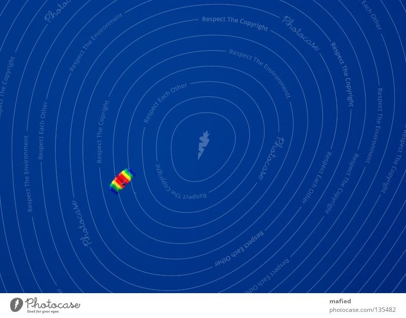 Fallsucht Fallschirm springen gleiten Kick Kitzel gelb rot grün Sport Spielen fallen fliegen Suche Freiheit Himmel Niveau Freude blau Nervenkitzel