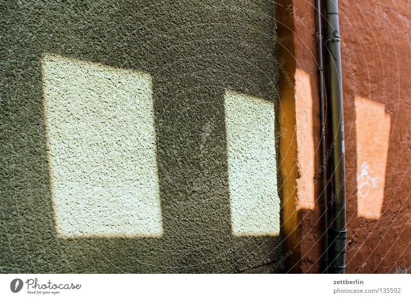 Halken Wand Haus Licht Fenster Durchbruch Regenrinne Fallrohr Ruine Sachsen-Anhalt verfallen Architektur obskur Schatten regenrohr aschersleben halken