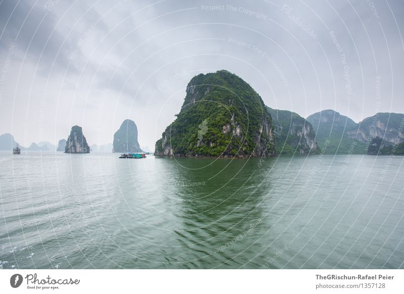 Fels Umwelt Landschaft Wasser Himmel Gewitterwolken blau grau grün silber weiß Meer Vietnam Halong Bay Felsen Stimmung Wolken Reisefotografie Wunder Farbfoto