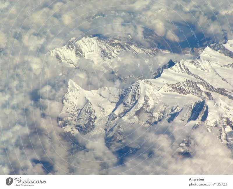 Berühmte Berge - Eiger, Mönch & Jungfrau (Schweizer Alpen) Grindelwald Hochgebirge Berner Oberland Natur Vogelperspektive Europa Kanton Wallis erhaben