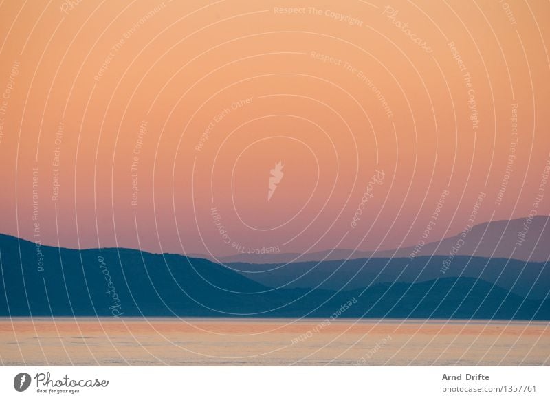 Dämmerung Umwelt Natur Landschaft Wasser Himmel Wolkenloser Himmel Sonnenaufgang Sonnenuntergang Sommer Herbst Schönes Wetter Wellen Küste Seeufer Bucht Meer