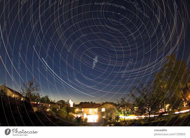 ich komm mir grad ziemlich winzig vor.... Planet Flugzeug Haus Dorf Niederbayern Sternenhaufen Kreis Baum Komet Sternschnuppe Tierkreiszeichen Nacht Dämmerung