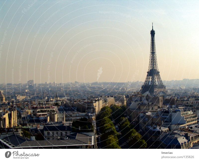 La tour Eiffel Sonne Telekommunikation Schönes Wetter Hauptstadt Stadtzentrum Skyline Haus Gebäude Architektur Antenne Wahrzeichen Denkmal Tour d'Eiffel Straße