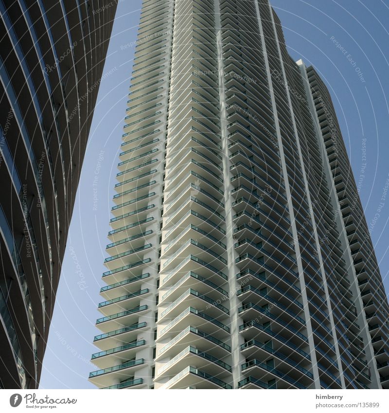 miami highlife Haus Gebäude Hochhaus Wolken Florida Miami Himmel Beton Silhouette Fassade Ausgabe Investor Nacht Stadt Kran Bauwerk Nachtleben modern building