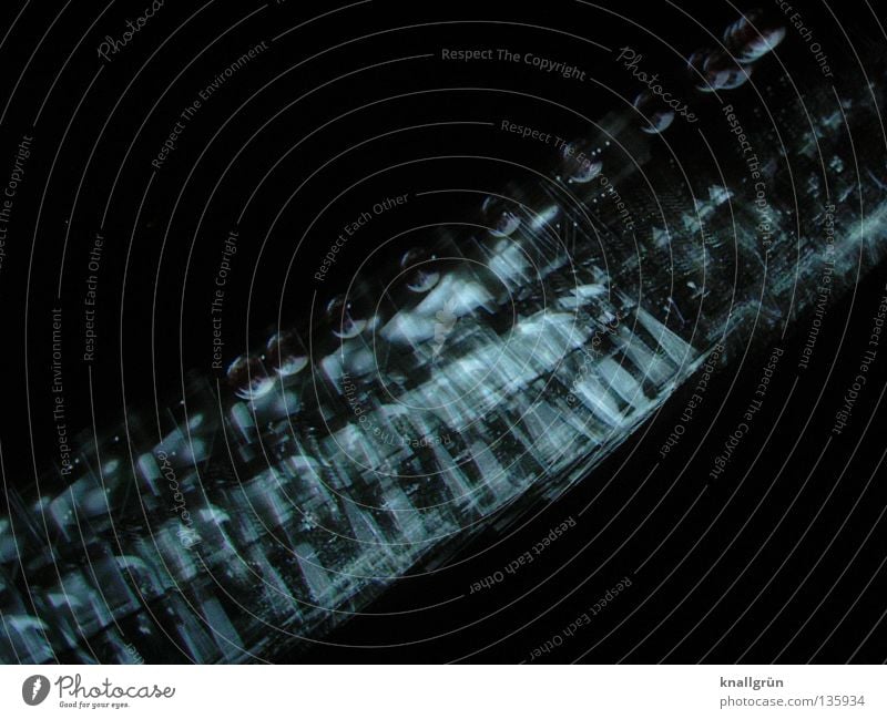 To be on the move schwarz weiß dunkel durchsichtig Schwarzweißfoto Move Bewegung Abfluss hell Glas