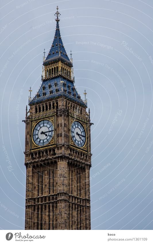 BIG. BEN. Himmel Wolkenloser Himmel London England Großbritannien Europa Stadt Hauptstadt Stadtzentrum Altstadt Menschenleer Palast Burg oder Schloss Turm