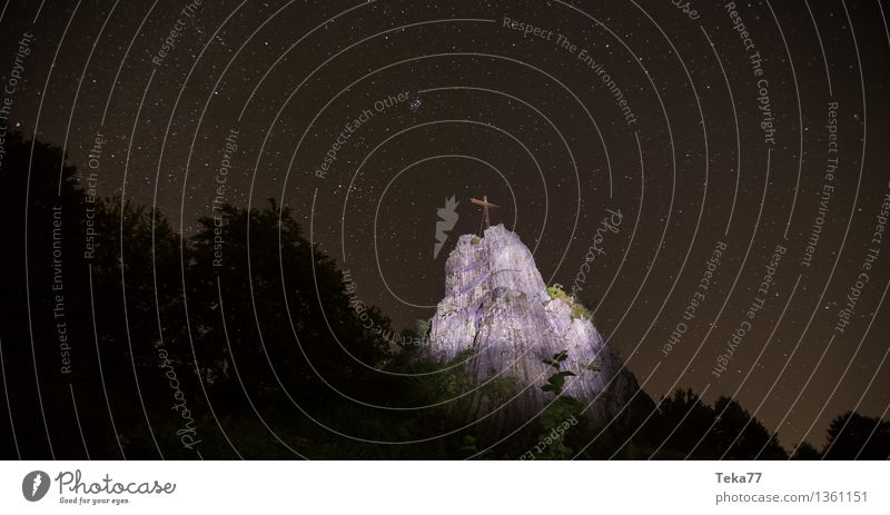 Sternenstein 2 Umwelt Natur Landschaft Erde Wald Kirche Abenteuer ästhetisch Druidenstein Farbfoto Außenaufnahme Menschenleer Nacht Langzeitbelichtung