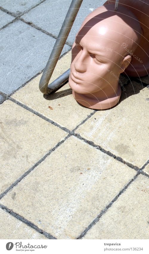 kopf Beton Schaufensterpuppe gruselig gelb grau kopflos Mann vergessen Stadt Kopf Bodenbelag Haut Puppe Angst Statue Tod Straße doll head