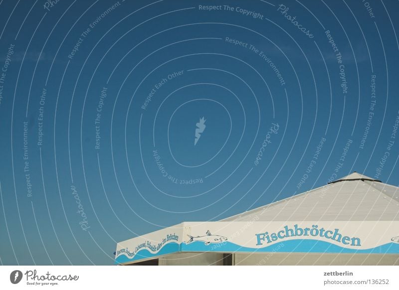 Fischbrötchen frisch Imbiss Kiosk Zelt Sonnenschirm Meer Ferien & Urlaub & Reisen maritim himmelblau Gastronomie Ernährung Freizeit & Hobby fangfrisch stehen