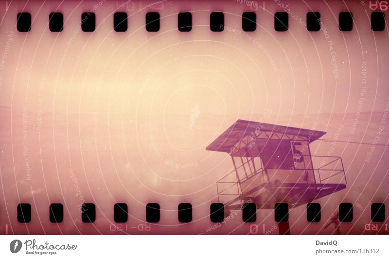 lifeguard Strand Meer Freibad Badegast Rettungsschwimmer Sanitäter Rettungsring Aussichtsturm ertrinken überwachen Kontrolle überblicken Filmmaterial Lomografie