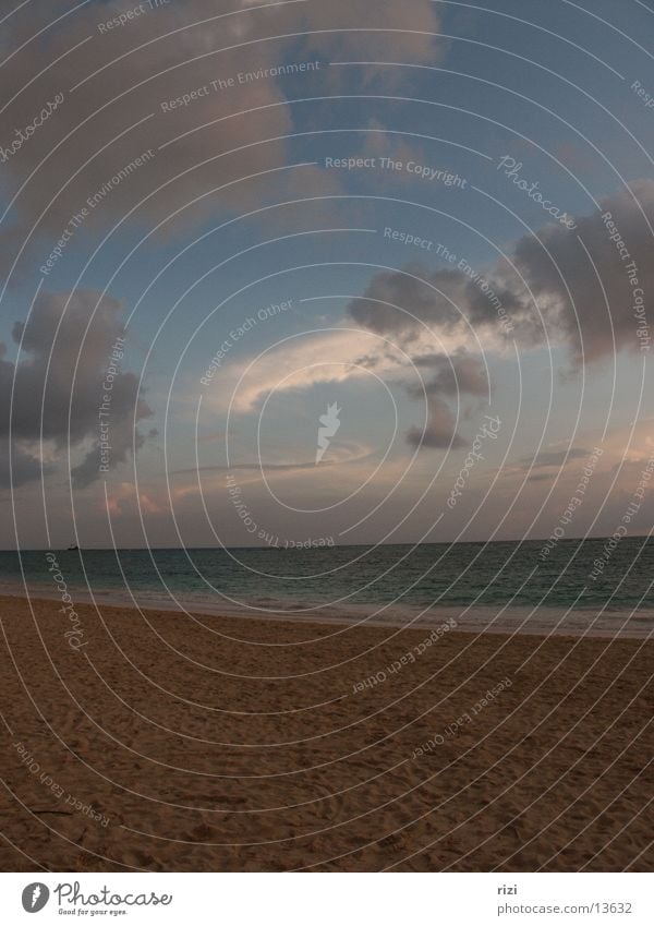 Karibikhimmel bei Sonnenaufgang Dominikanische Republik Meer Wolken Romantik Strand Punta Cana Südamerika Kuba Sand Wasser Himmel