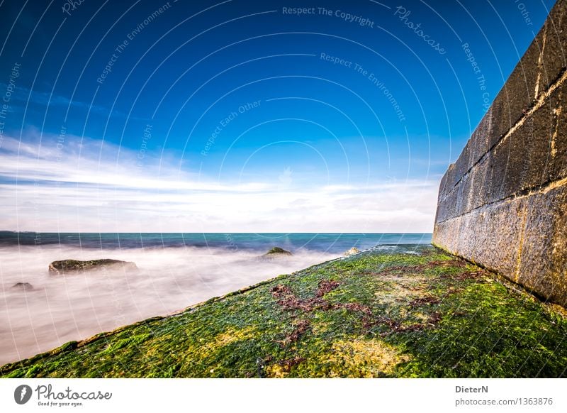 Dreiecke Umwelt Landschaft Wasser Himmel Wolken Sonnenlicht Schönes Wetter Küste Strand Ostsee Meer blau braun grün weiß Algen Mauer Stein Horizont Felsen Linie