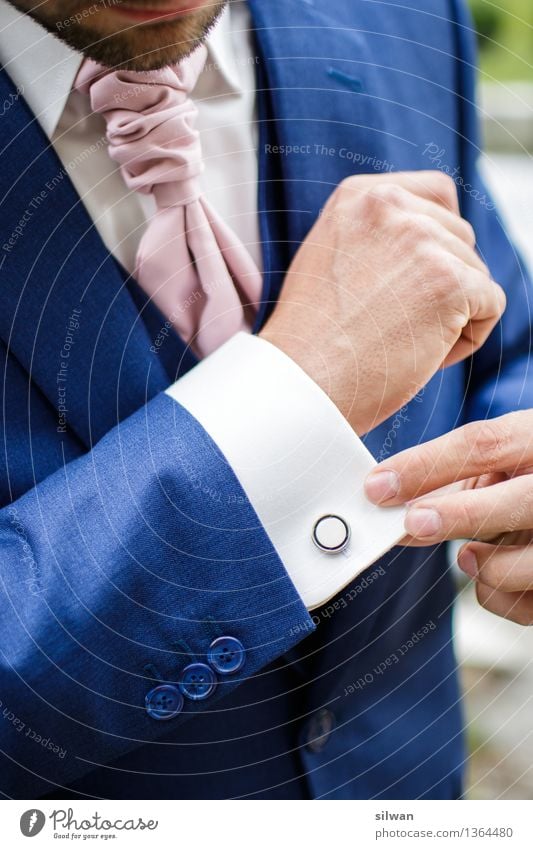 Gentleman - Bräutigam im Anzug Hochzeit maskulin Junger Mann Jugendliche Hand Finger 1 Mensch 18-30 Jahre Erwachsene Hemd Accessoire glänzend elegant Erfolg