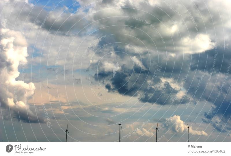 ________Y_____Y___Y___Y Wolken Windkraftanlage dunkel Licht azurblau weiß Himmel Wetter hell Schatten Ferne