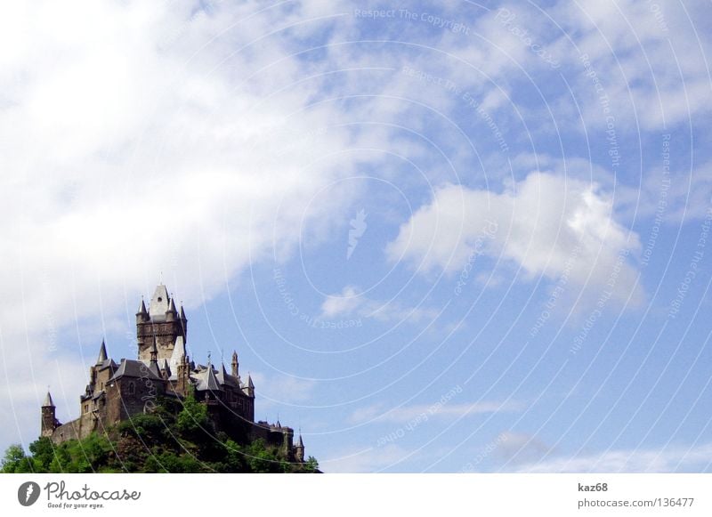 Cochem Wolken Schwert Hexe Hexenverbrennung Kräuterhexe Mosel (Weinbaugebiet) Festung kalt Ferien & Urlaub & Reisen Zinnen Himmel Gemäuer Mauer Burgturm