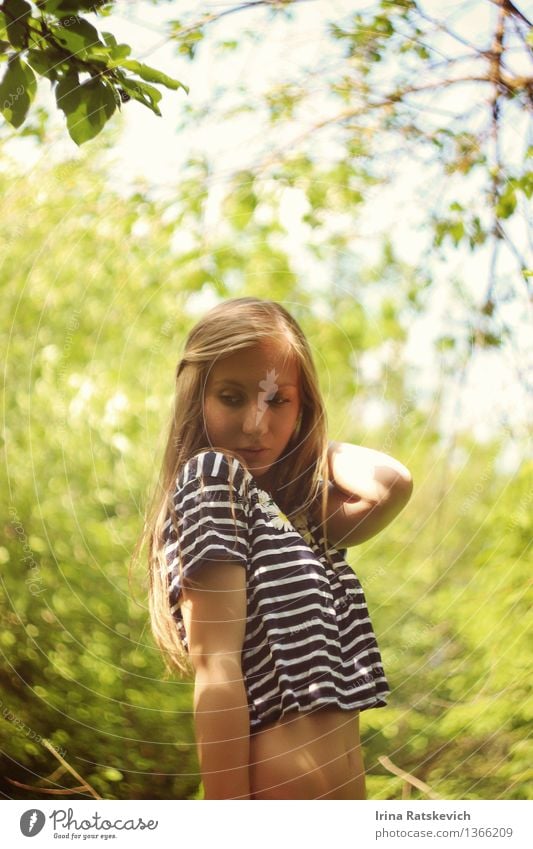 Frühlingsmädchen Junge Frau Jugendliche Körper Kopf Haare & Frisuren Gesicht Auge 1 Mensch 18-30 Jahre Erwachsene Natur Landschaft Sonne Schönes Wetter Baum