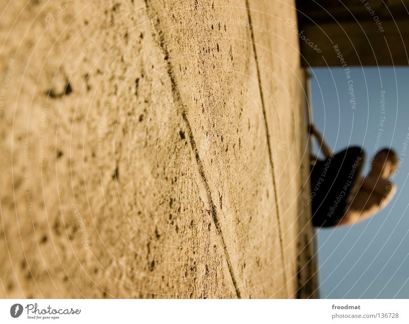 unscharf scharf Le Parkour springen Schweiz akrobatisch Körperbeherrschung Mut Risiko gekonnt lässig schwungvoll Aktion wirtschaftlich geschmeidig Stunt