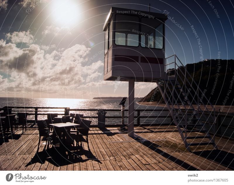 Hochsitz Wasser Himmel Wolken Horizont Sonne Klima Schönes Wetter Küste Ostsee Klippe Sellin Mecklenburg-Vorpommern Bauwerk Seebrücke Rettungsturm