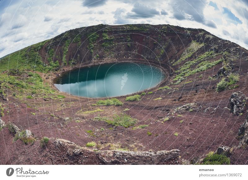 Kerið Ferien & Urlaub & Reisen Tourismus Abenteuer Berge u. Gebirge wandern Umwelt Natur Landschaft Urelemente Erde Himmel Wolken Wetter Moos Hügel Felsen