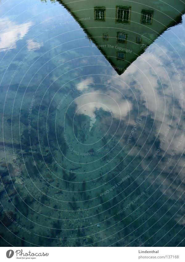 Wasserspiegel See Oberfläche Spiegel Haus Wolken Reflexion & Spiegelung Himmel Bodenbelag