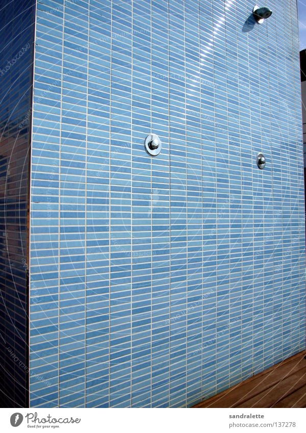 La ducha Hahn Wasserhahn Ferien & Urlaub & Reisen Hotel Sauberkeit Barcelona Spanien Freude Sommer Dusche (Installation) Fliesen u. Kacheln am pool reflektion