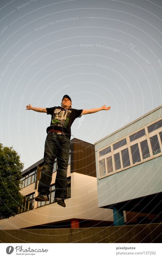 losgelöst Schweben Religion & Glaube aufsteigen Flüssigkeit frei himmlisch leicht Schwerelosigkeit Mann Frieden Vertrauen fliegen Himmel Glück