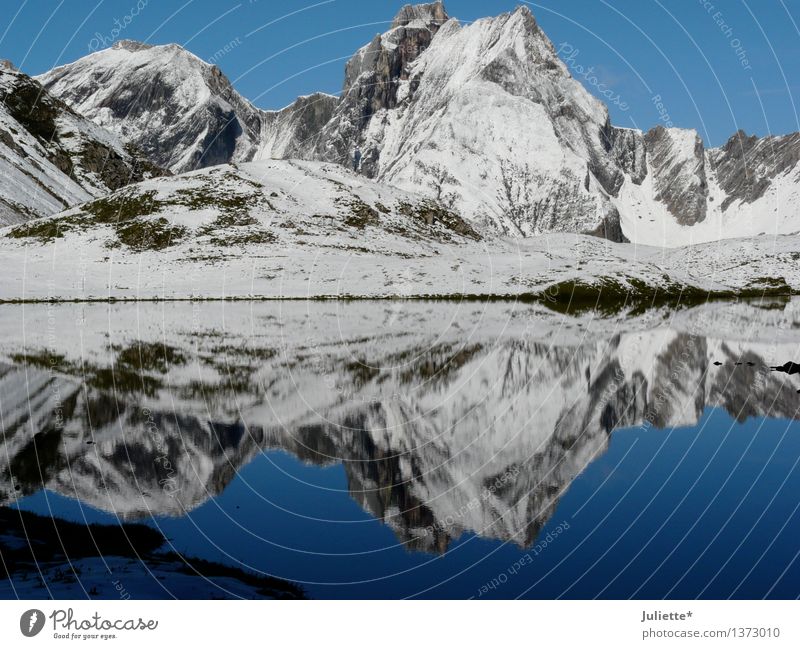 Spiegelbild Umwelt Natur Landschaft Wasser Himmel Wolkenloser Himmel Sommer Herbst Klima Wetter Schönes Wetter Eis Frost Schnee Hügel Felsen Alpen