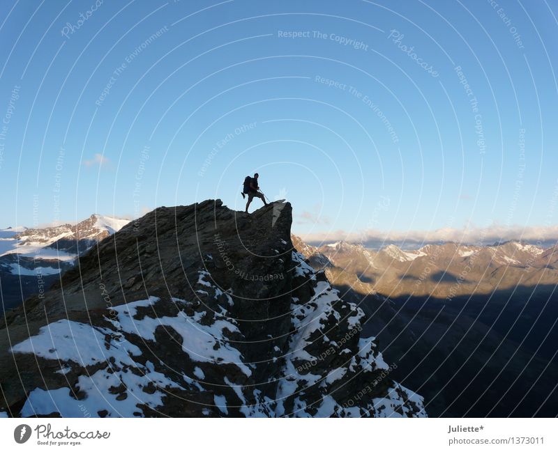 Weit oben... Natur Himmel Wolken Frühling Sommer Klima Wetter Schönes Wetter Hügel Felsen Alpen Berge u. Gebirge Österreich Gipfel atmen Denken Ferne stehen