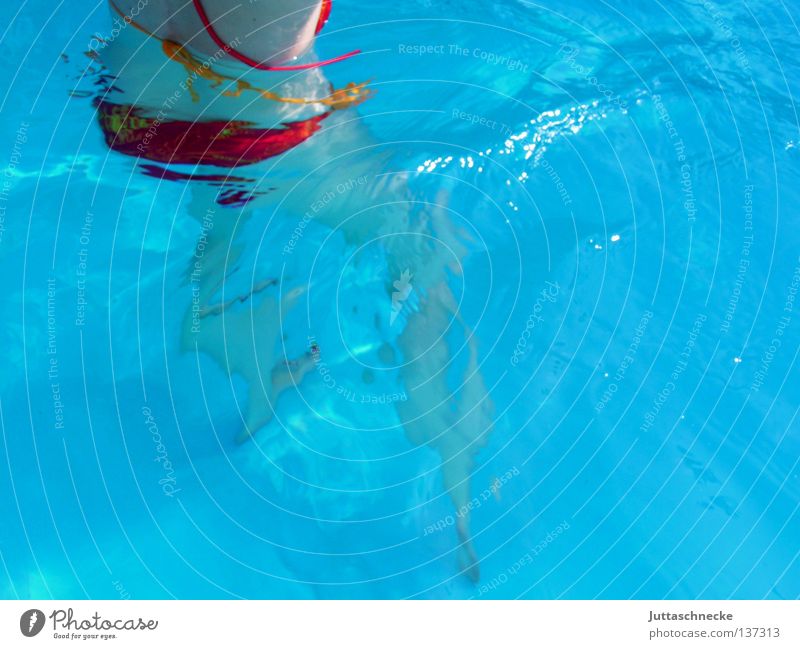 Itsy Bitsy Teenie Weenie Yellow Polka Dot Bikini Frau Schwimmbad Bad Sommer Erfrischung kühlen Kühlung rot türkis Spielen heiß Freude Swimming Pool Swimmingpool