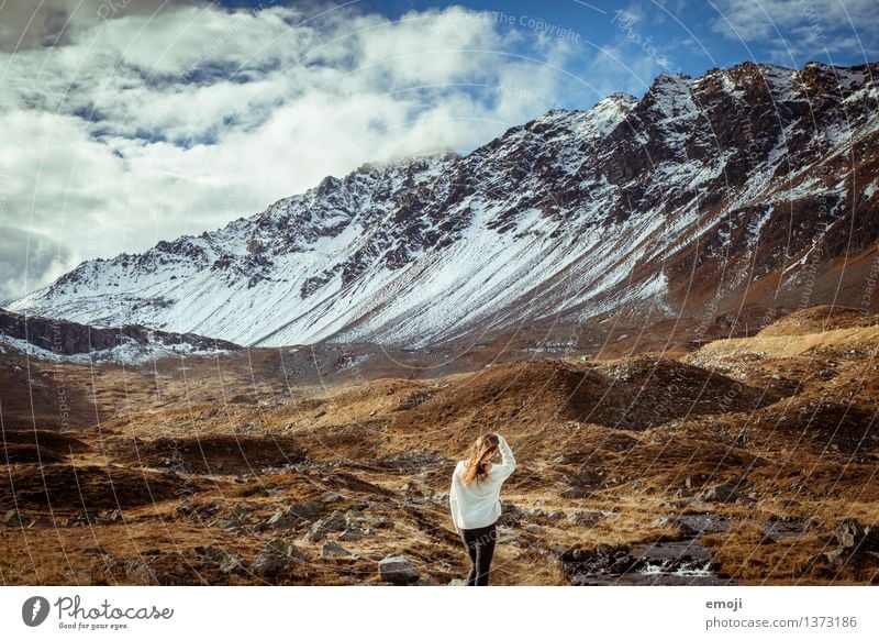 3ooo Junge Frau Jugendliche 1 Mensch 18-30 Jahre Erwachsene Umwelt Natur Landschaft Herbst Schönes Wetter Alpen Berge u. Gebirge Gipfel Schneebedeckte Gipfel