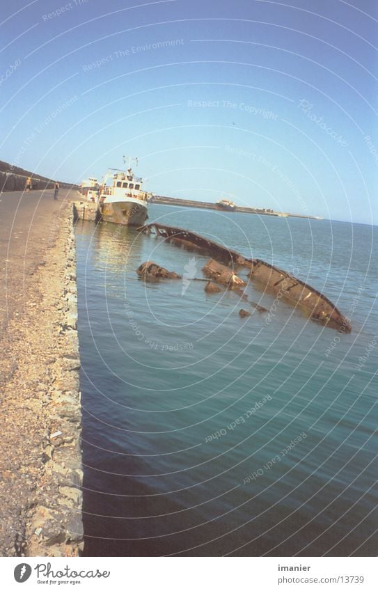 wrack Wasserfahrzeug Elektrisches Gerät Technik & Technologie alt Schiffswrack Hafen Rost Sonne