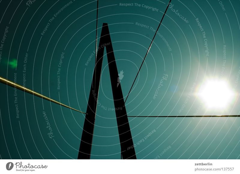 Brücke again Konstruktion Brückenkonstruktion Hochbau Beton Stahl aufregend Säule Brückenpfeiler Himmel Berlin spannseil Trosse stahltrossen Elektrizität