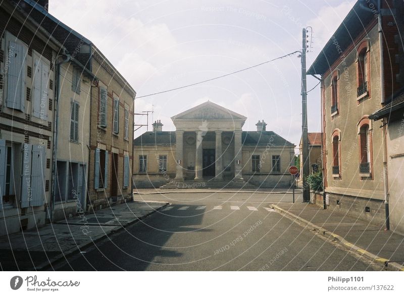 Sense Unique Einbahnstraße Dorf Frankreich ländlich Verkehrswege historisch Kunst Kultur One Way Village France Rural French Rue Street Straße